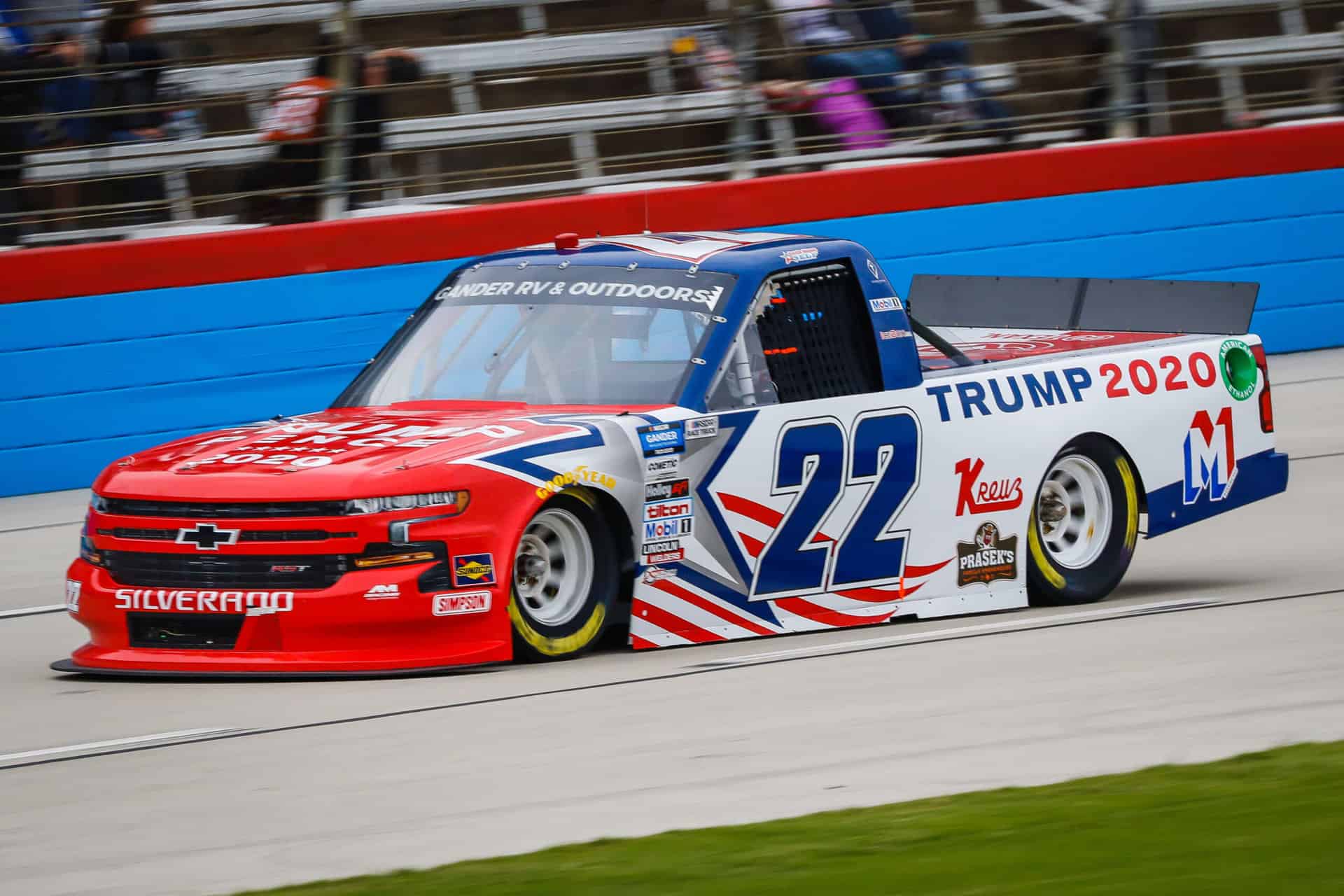 Read more about the article Austin Wayne Self charges to top-10 finish at Texas Motor Speedway