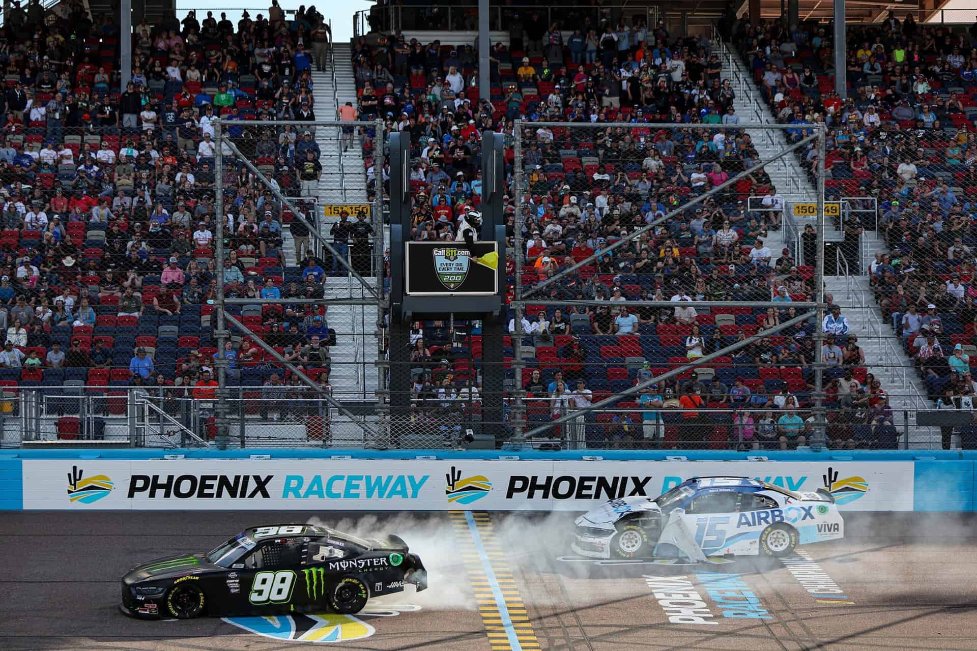 Read more about the article Hailie Deegan and AM Racing Collected in Late Race Phoenix Accident